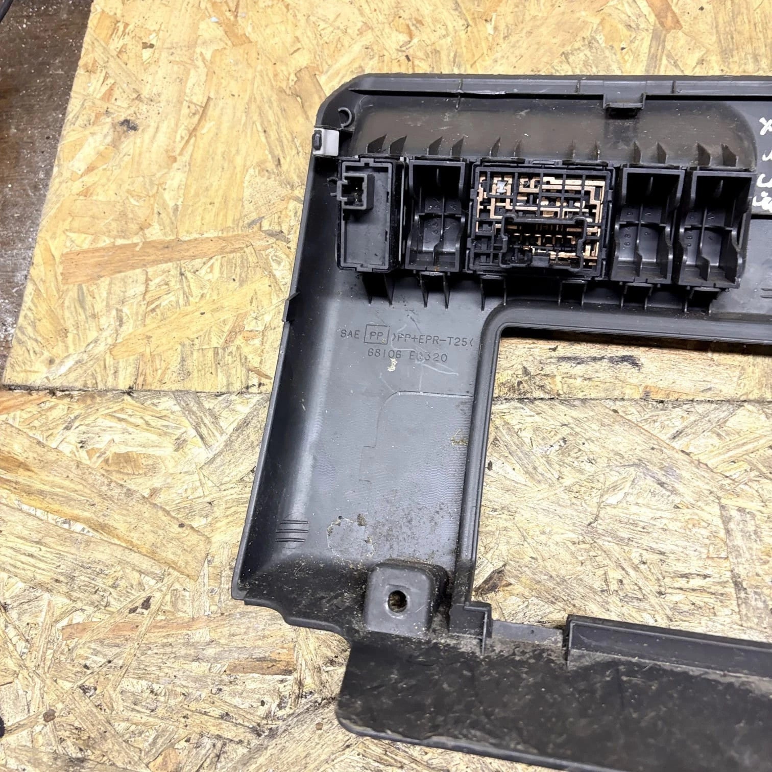 Nissan X-Trail T30 Interior Under Steering Wheel Dash Trim 68106 EQ320