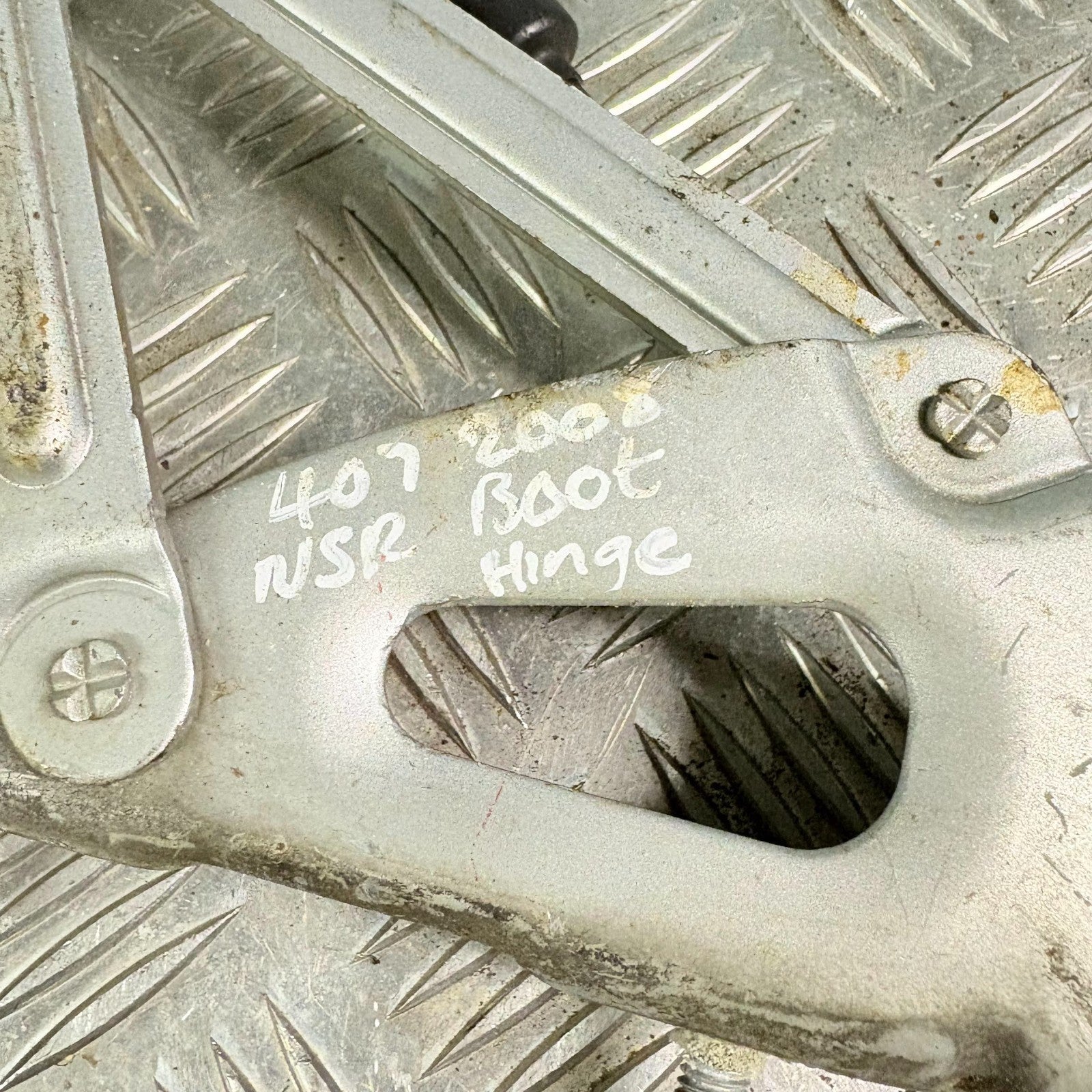 PEUGEOT 407 2003-2010 REAR LEFT TAILGATE BOOT HINGE WITH STRUT 9656592980