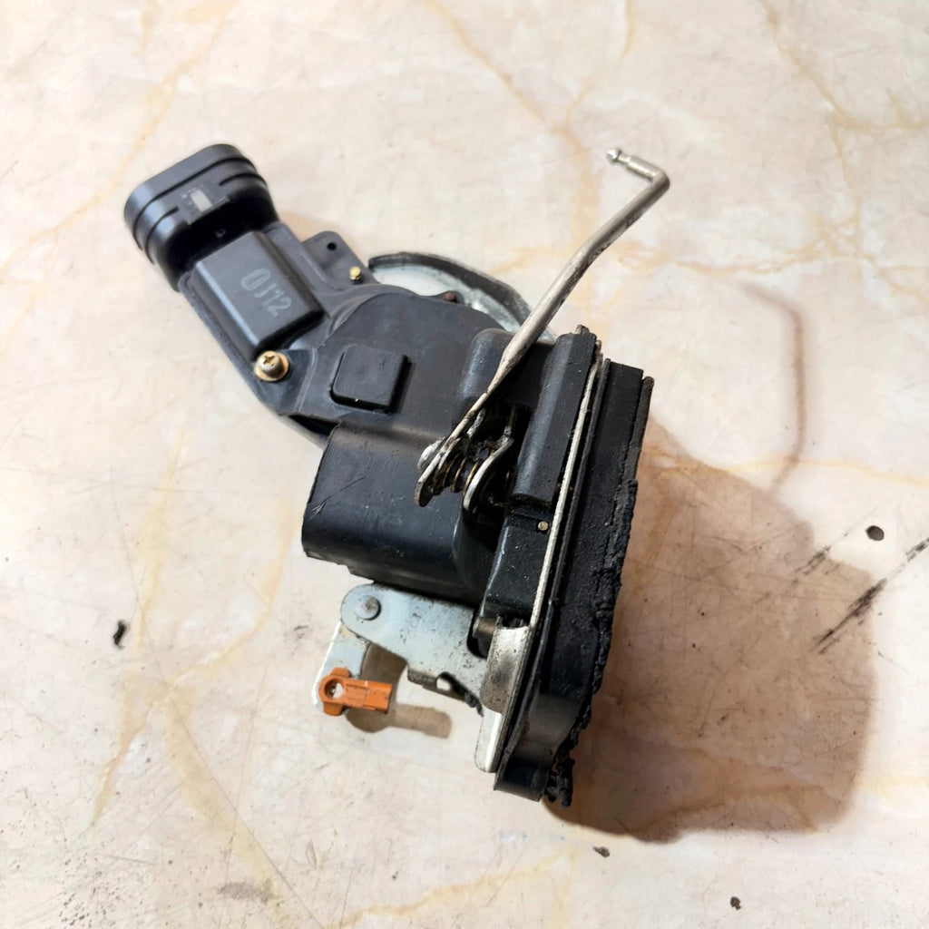 SUZUKI GRAND VITARA 1998-2005 OSR DRIVER REAR DOOR LOCK CATCH