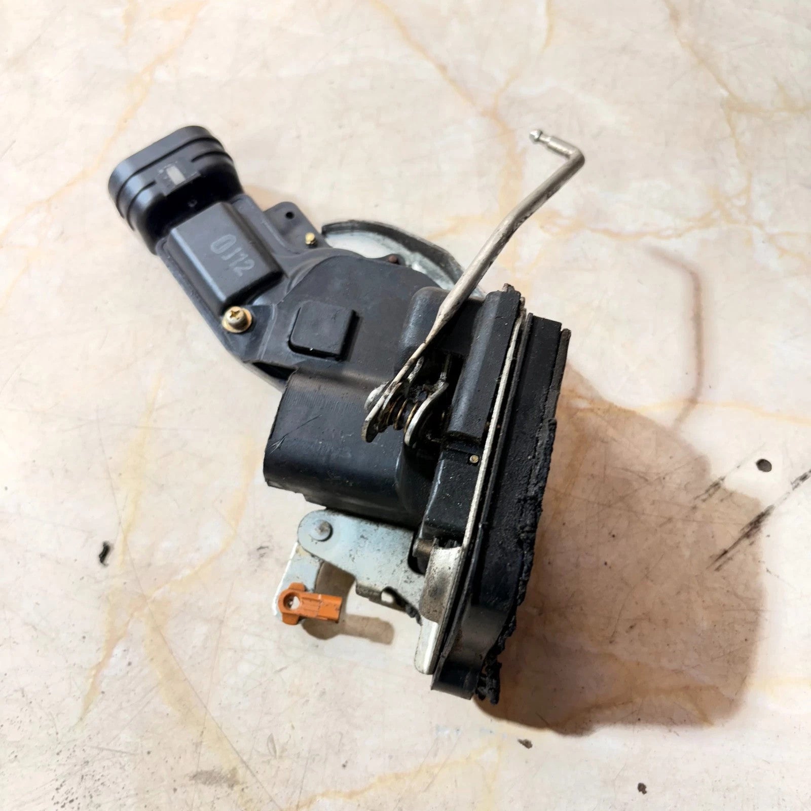 SUZUKI GRAND VITARA 1998-2005 OSR DRIVER REAR DOOR LOCK CATCH