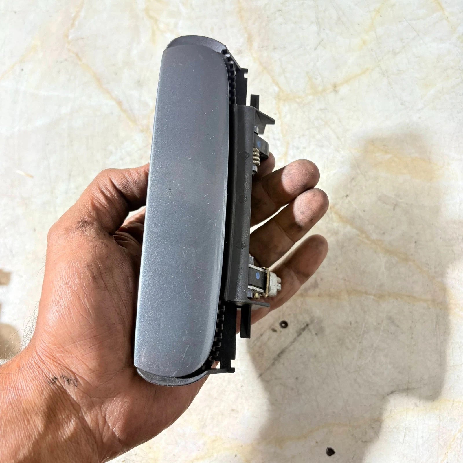 AUDI A3 2008 LEFT FRONT EXTERNAL DOOR HANDLE 4B0 839 885