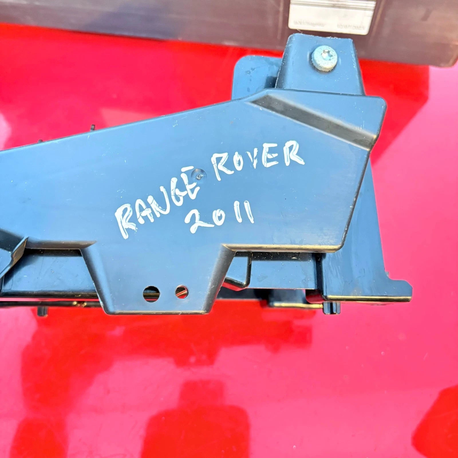 Range Rover 2011 Centre Console Frame Support