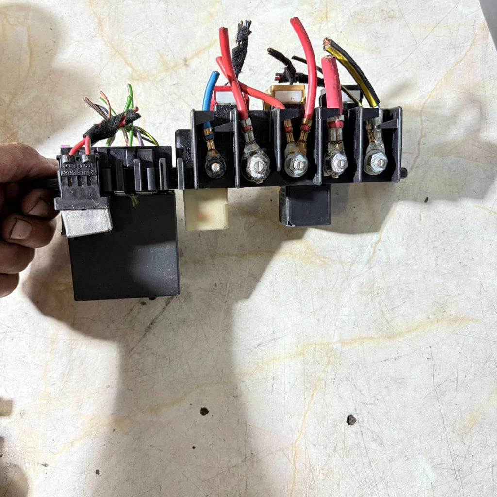 Audi TT 8N Mk1 Battery Fuse Box Relay Carrier 8N0937550A 1998-2006