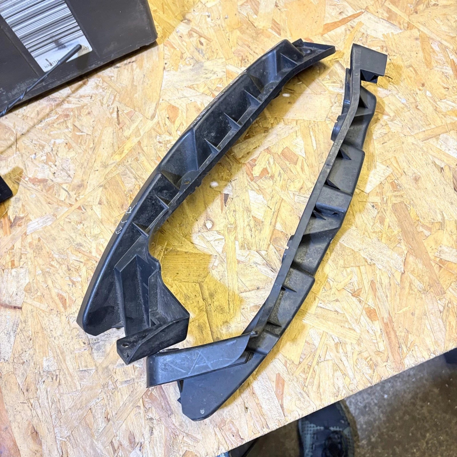 Audi TT 8J MK2 06-14 PAIR REAR BUMPER CLIPS MOUNTS LEFT+RIGHT SIDE
