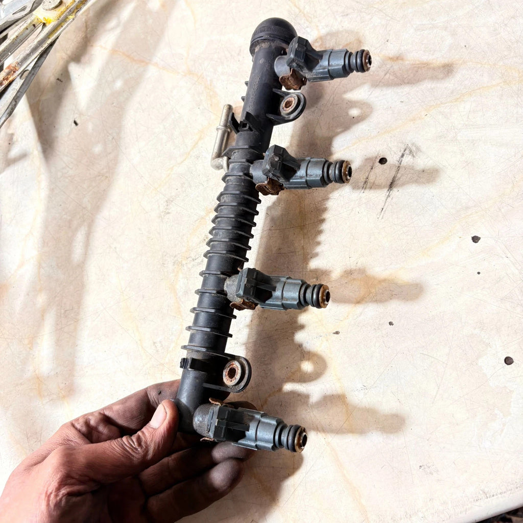 VAUXHALL AGILA 2000-2007 HIGH PRESSURE FUEL RAIL & INJECTORS 1928404261 Set