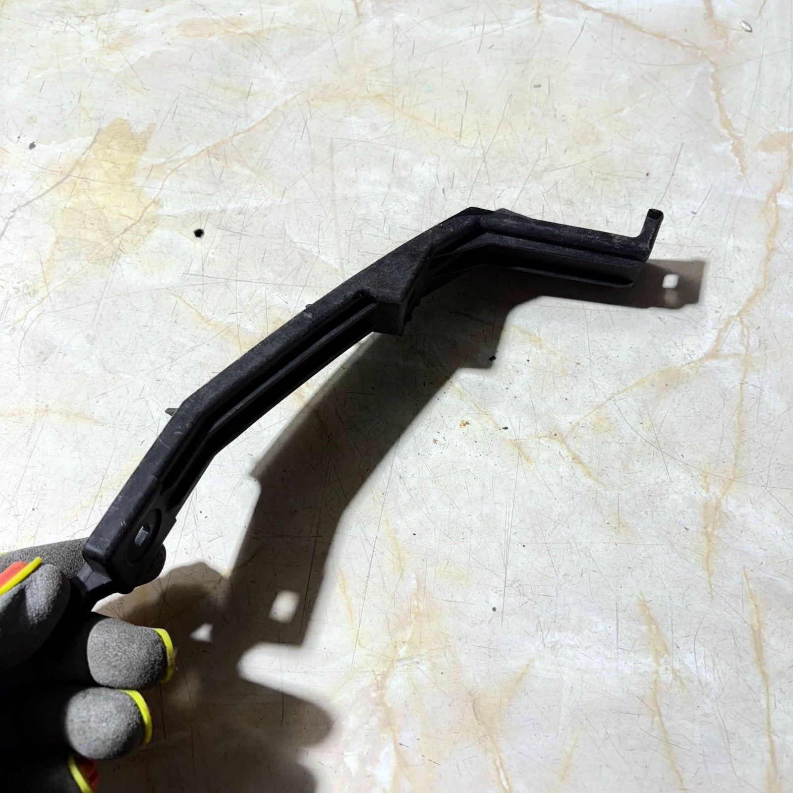 AUDI TT MK1 8N9 2000-2006 REAR RIGHT BUMPER GUIDE BRACKET 8N0807454