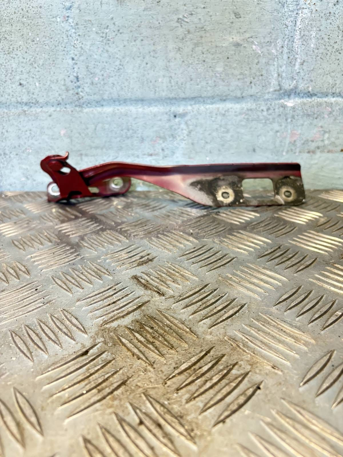 HONDA CIVIC MK8 PASSENGER SIDE FRONT BONNET HINGE