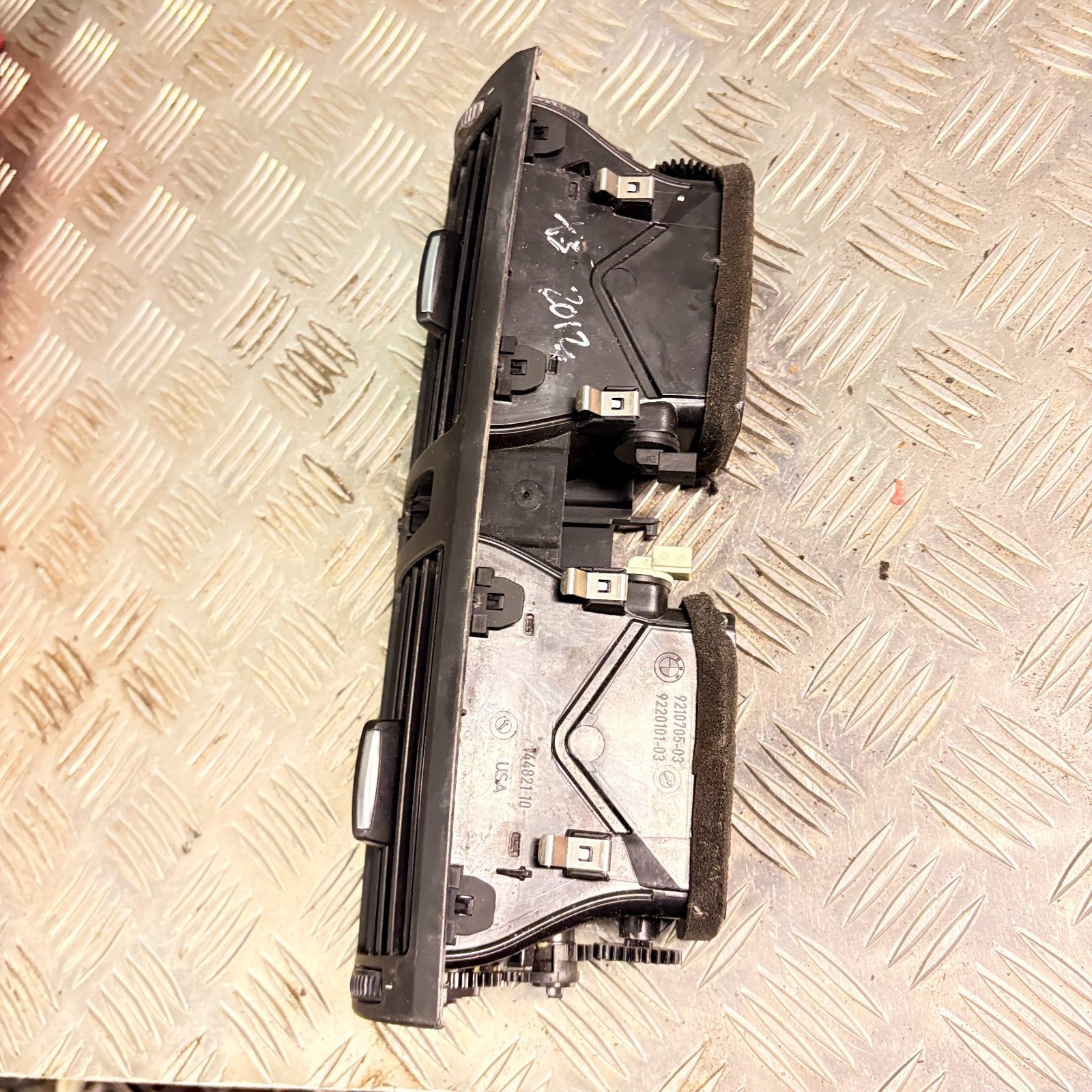 BMW X5 2006-2013 Dash Vent (Air Vent Grille) 921070503, 9210705-03