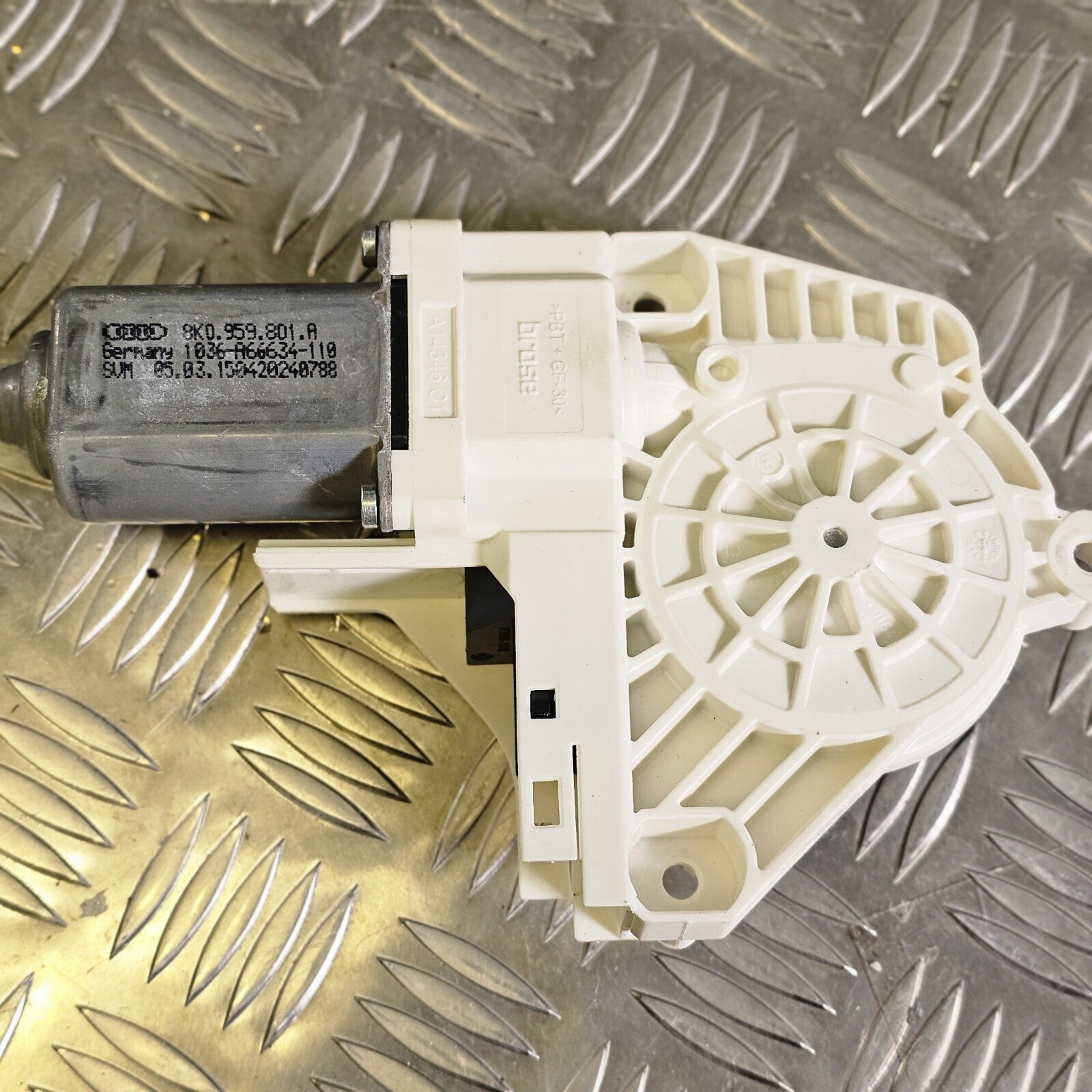 VW/AUDI/SEAT/SKODA Passenger Side Front Window Motor 8K0959801A