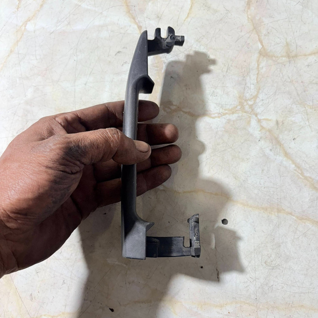 MERCEDES ML 320 EXTERNAL DOOR HANDLE PASSENGER FRONT LEFT SIDE