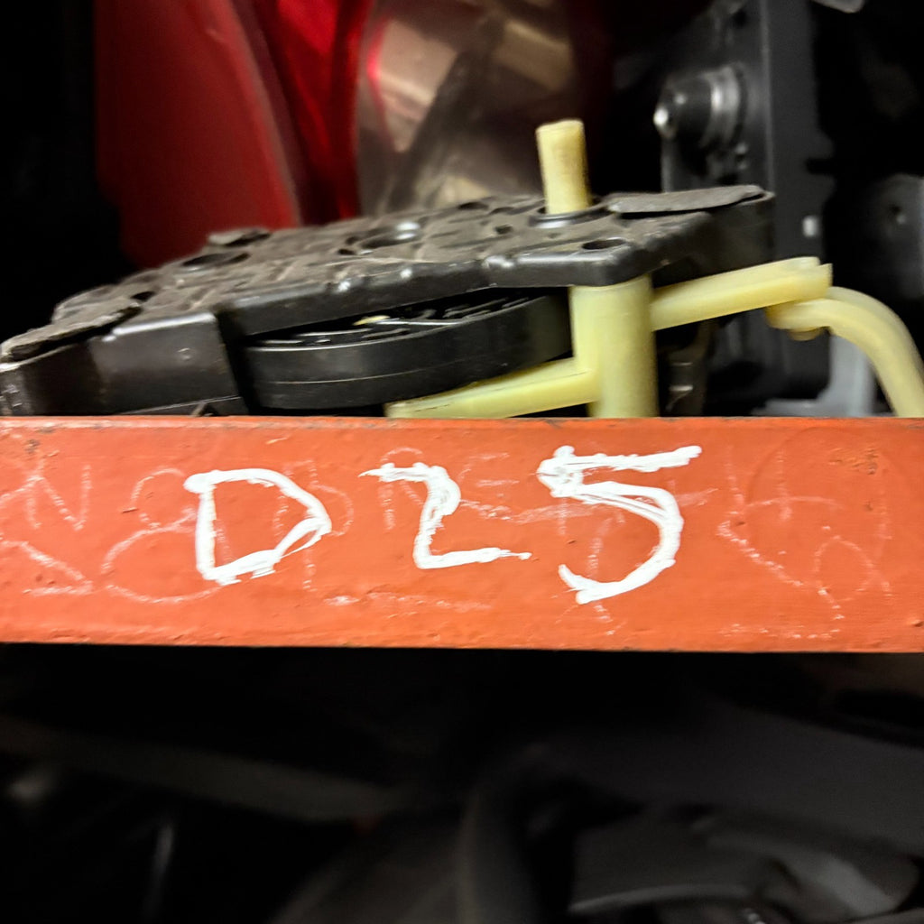 Mercedes Vito Viano W638 1996-2003 Engine Rocker Valve Cover A6110161524 Diesel