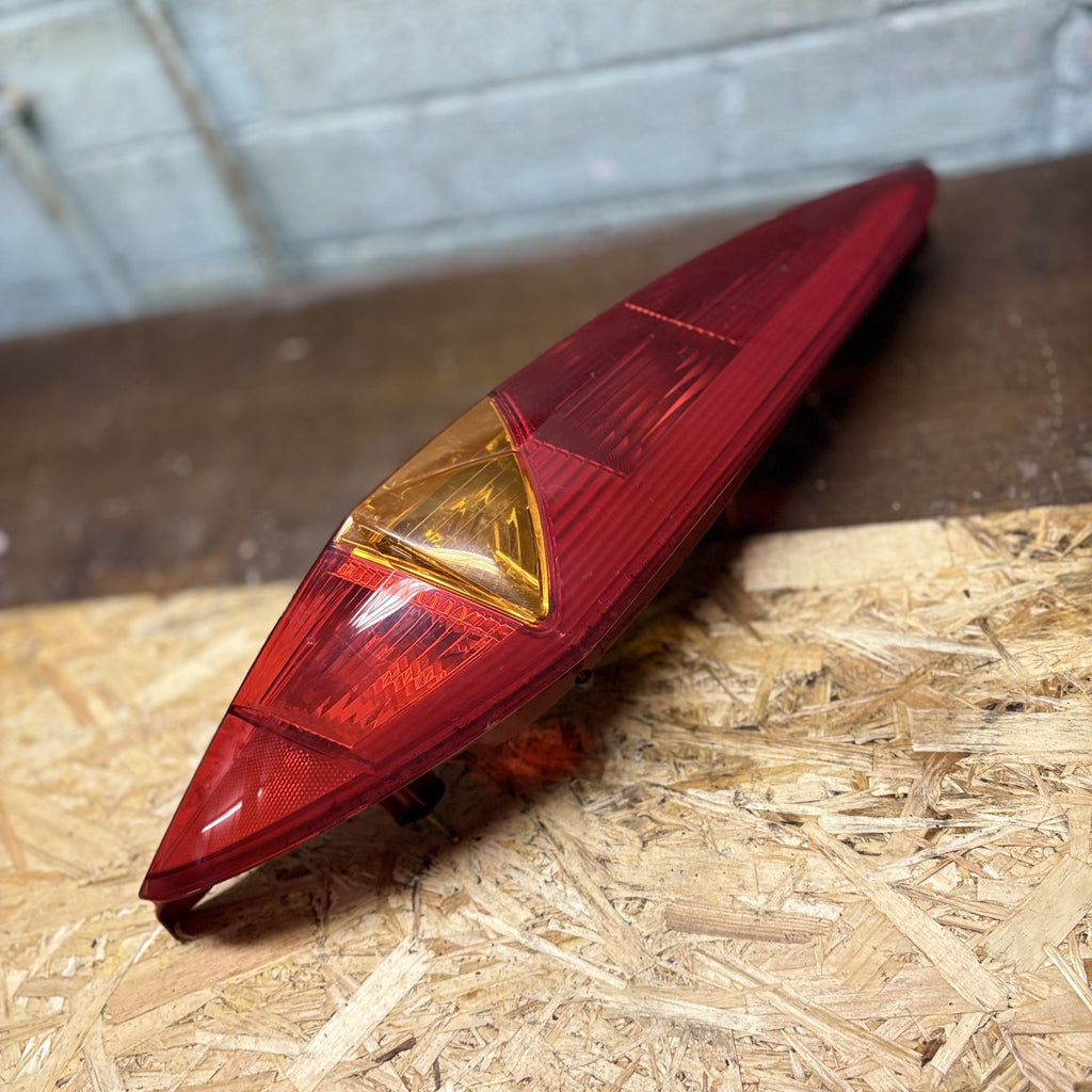 FIAT PUNTO 2001 FACELIFT OSR RIGHT DRIVER REAR OUTER TAIL LIGHT 286202