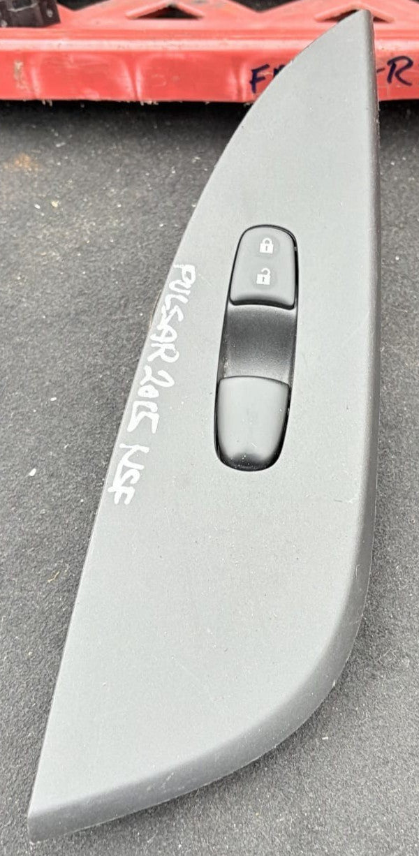 NISSAN PULSAR C13 WINDOW SWITCH 80961-3ZP0A PASSENGER FRONT 2015