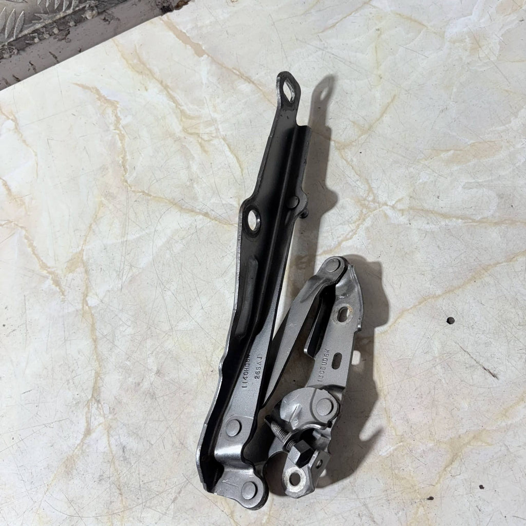 Chrysler 300C 2005-2010 Front Left Bonnet Hinge