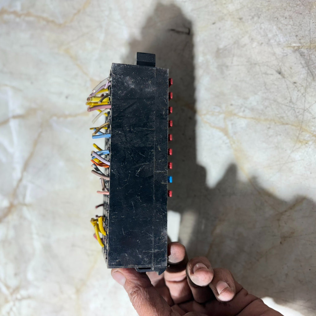 VAUXHALL VIVARO B RENAULT TRAFIC MK3 1.6 CDTI PASSENGER DASH FUSE BOX 2014-2019