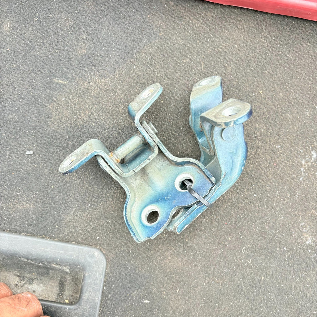 Toyota Avensis T25 2003-2008 Front Left Passenger Door Hinges Upper+Lower LH