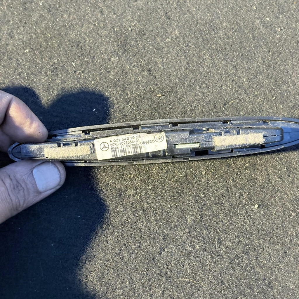 MERCEDES E CLASS REAR PARKING SENSOR DISPLAY A0015421923