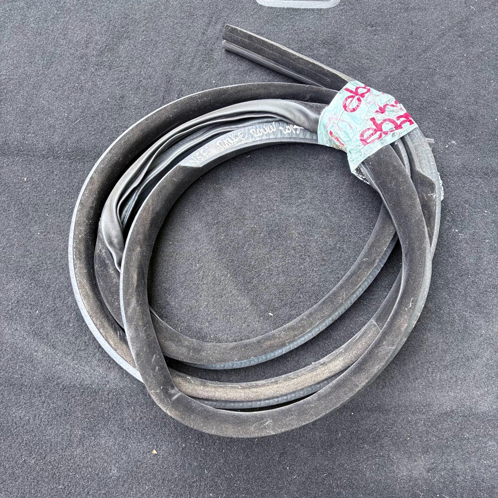 RANGE ROVER L405 13-21 FRONT LEFT N/S PASSENGER DOOR RUBBER SEAL