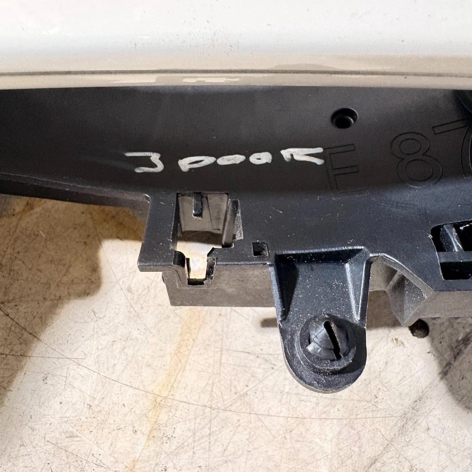 BMW 1 116D F20 MK2 5DRS HATCH FRONT LEFT SIDE DOOR HANDL 11-19