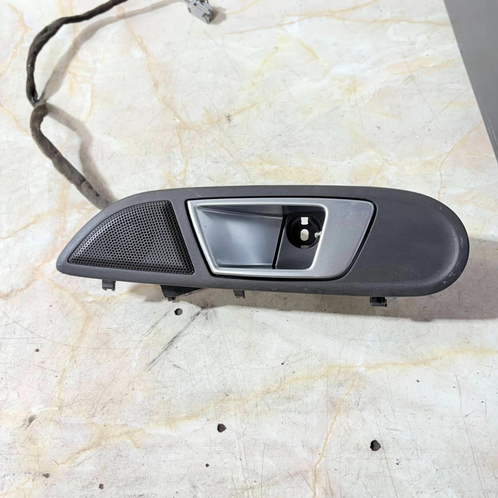 08-17 FORD FIESTA MK7 INSIDE PASSENGERS LEFT SIDE FRONT DOOR HANDLE WITH SPEAKER