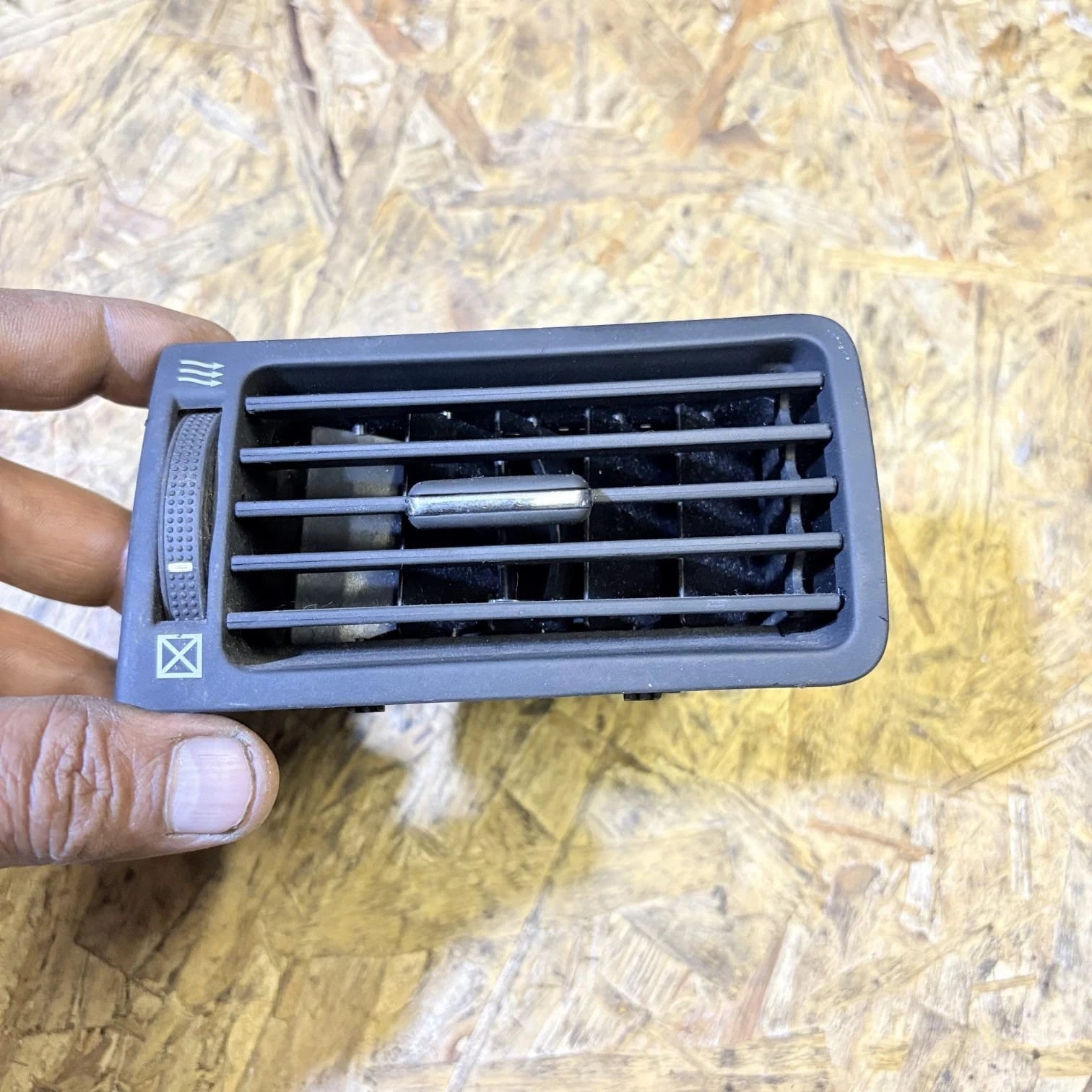 TOYOTA COROLLA 2003-2008 E120 AIR VENT LEFT PASSENGER FRONT BOURBON8222