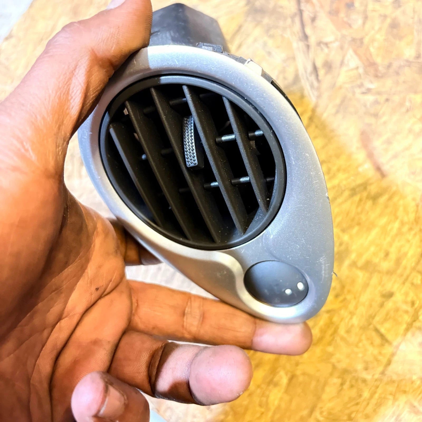Renault Clio MK3 2006-2012 Dash Side Air Vent Grille Driver Right RHD Silver