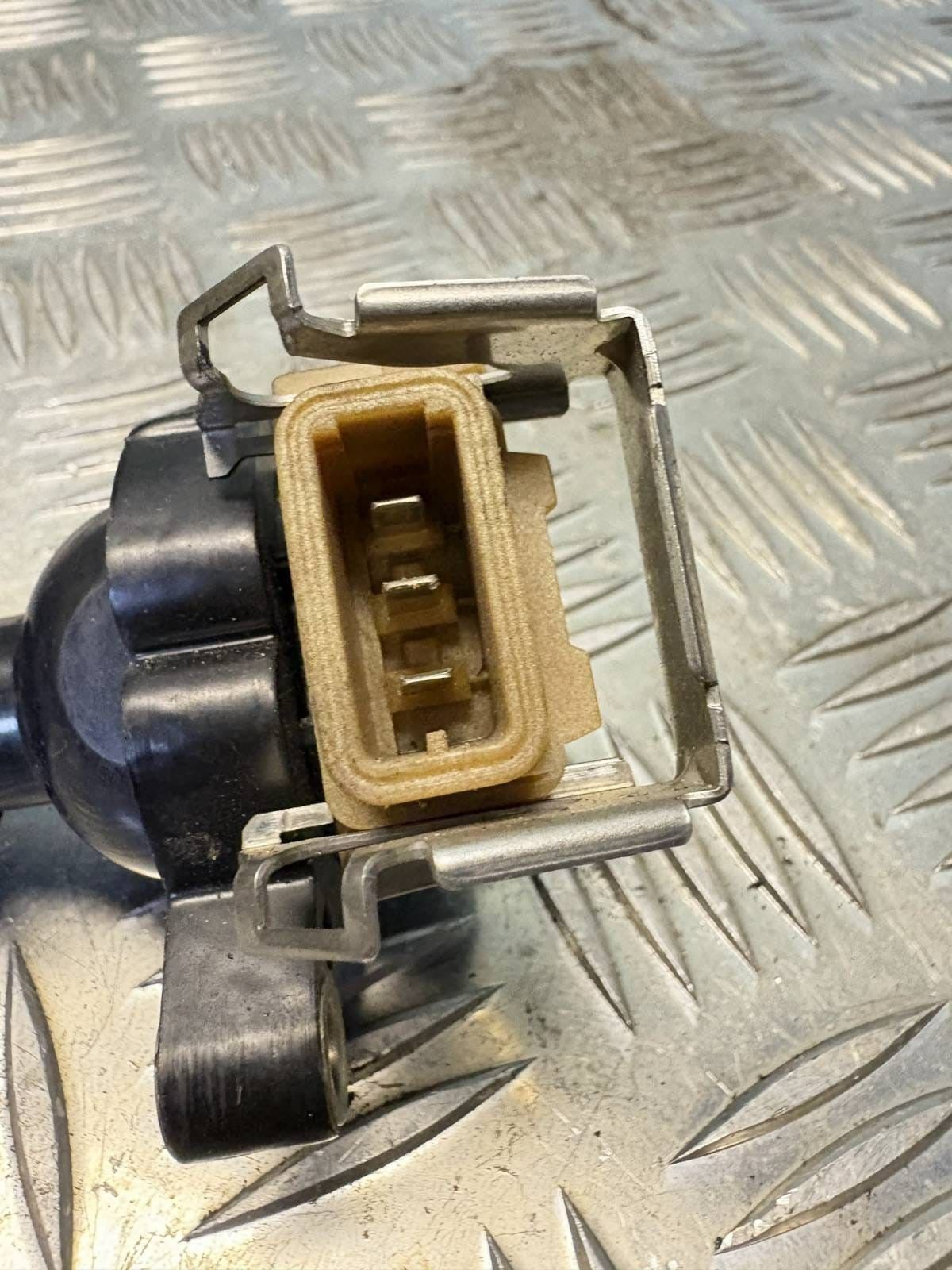 BMW X5 E53 3.0 4.4 4.6 PETROL IGNITION COIL 1748017