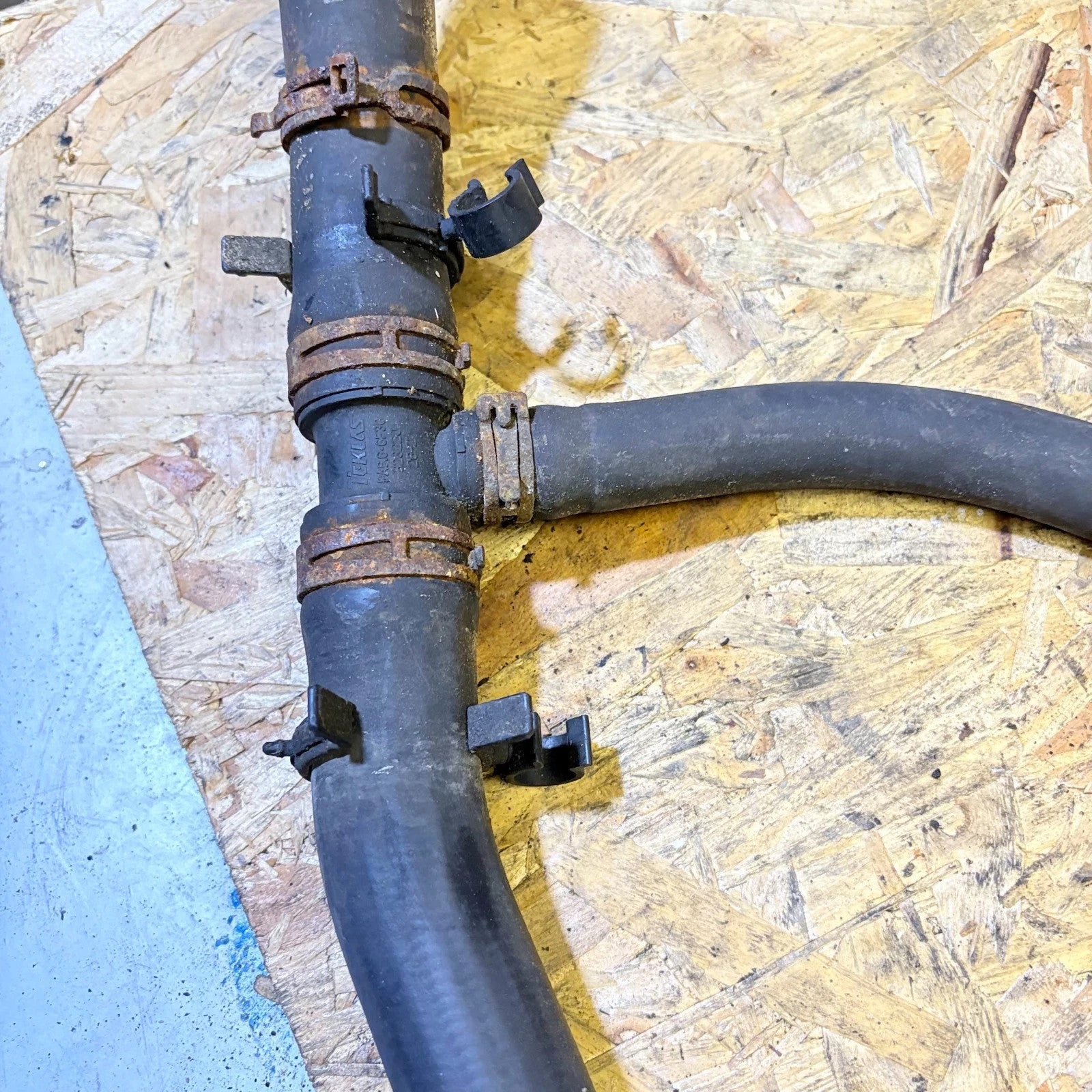 VW Golf Mk5 2003-2009 2.0 TDI Coolant Pipe/Hose Valve 03G965209A