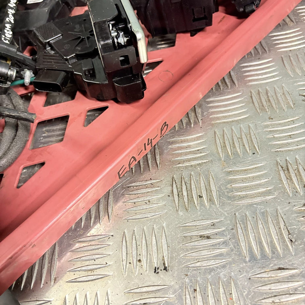 BMW 318 M sport 2010 REAR THIRD BRAKE STOP LIGHT A046811
