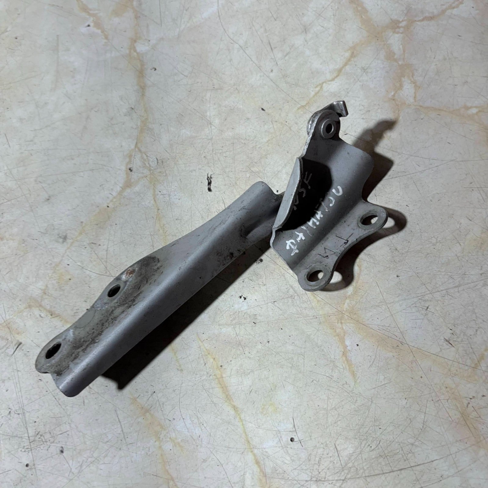 Daihatsu Left Front Bonnet Hood Hinge