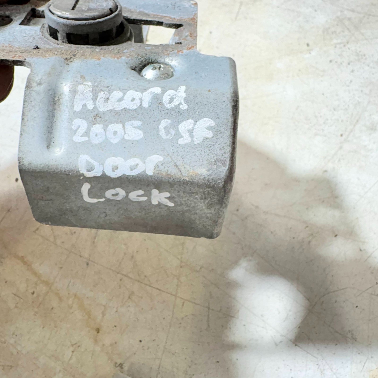 HONDA ACCORD Door Lock Right Off Side Front Saloon 2005