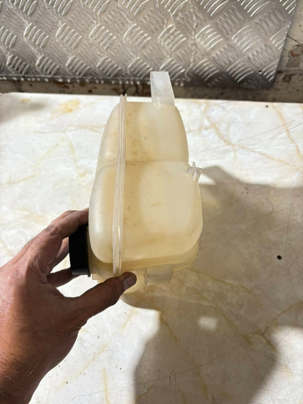 3M5H-8K218 Volvo C30 08-13 C70 06-13 S40 V50 04-12 Coolant Tank