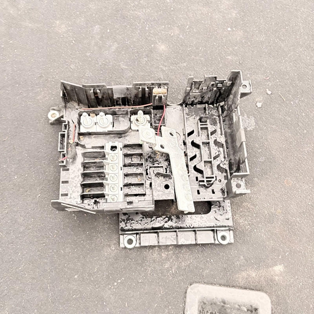 2003-2008 Porsche Cayenne 4.5 Turbo Interior Passenger Fuse Relay Box 7L0937548C