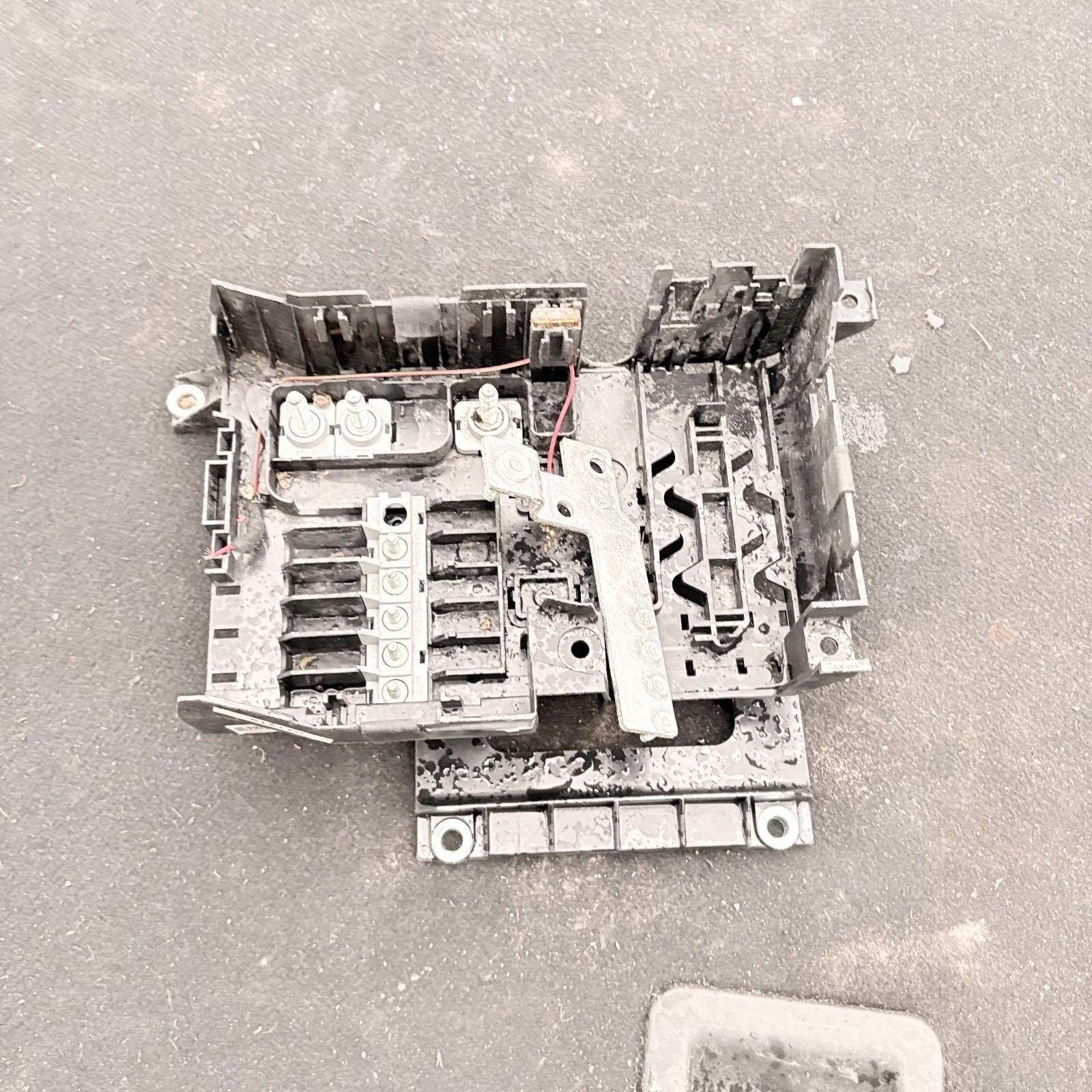 2003-2008 Porsche Cayenne 4.5 Turbo Interior Passenger Fuse Relay Box 7L0937548C