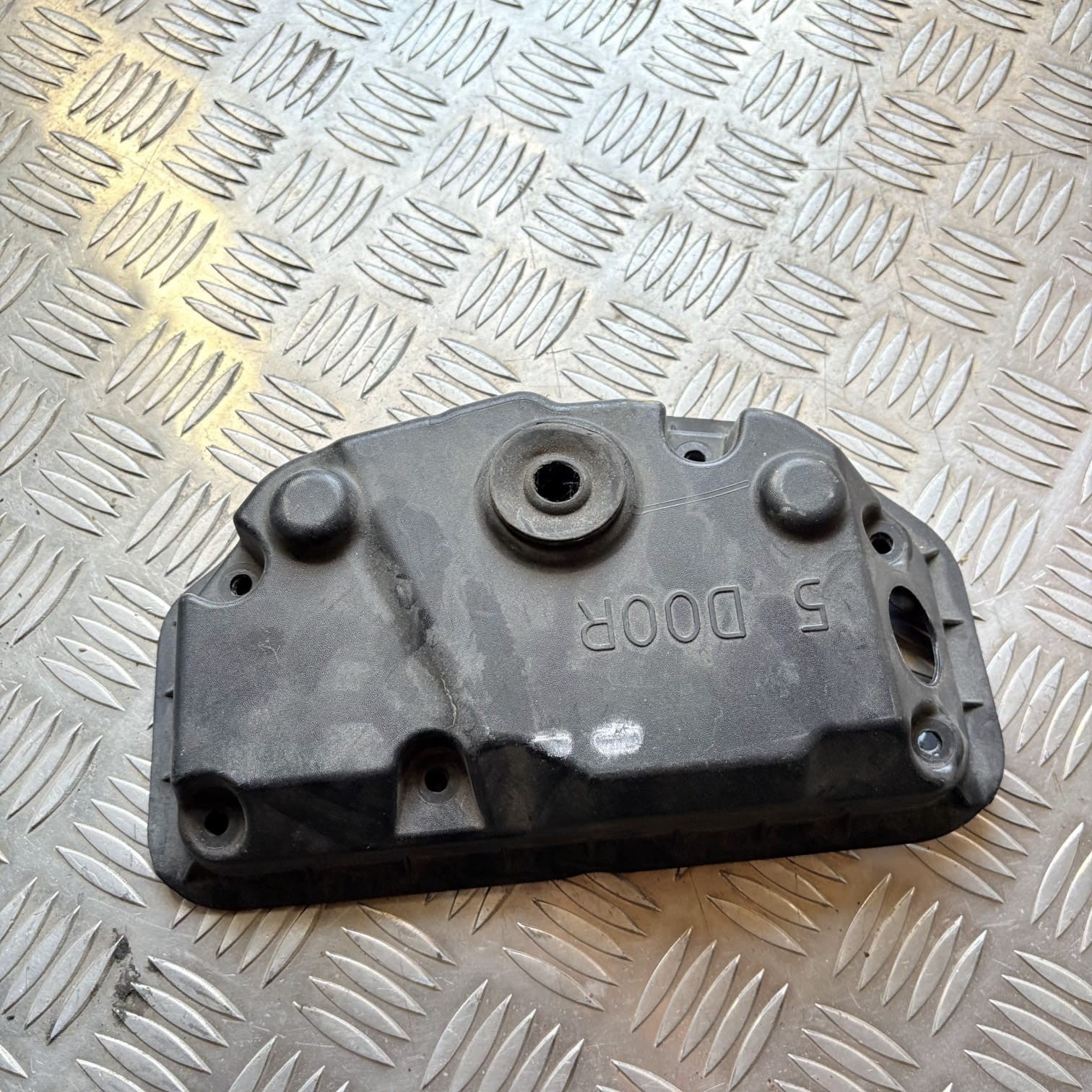 RANGE ROVER EVOQUE 2018 REAR WIPER MOTOR COVER (5 DOOR) BJ32-17C412-AB O0577