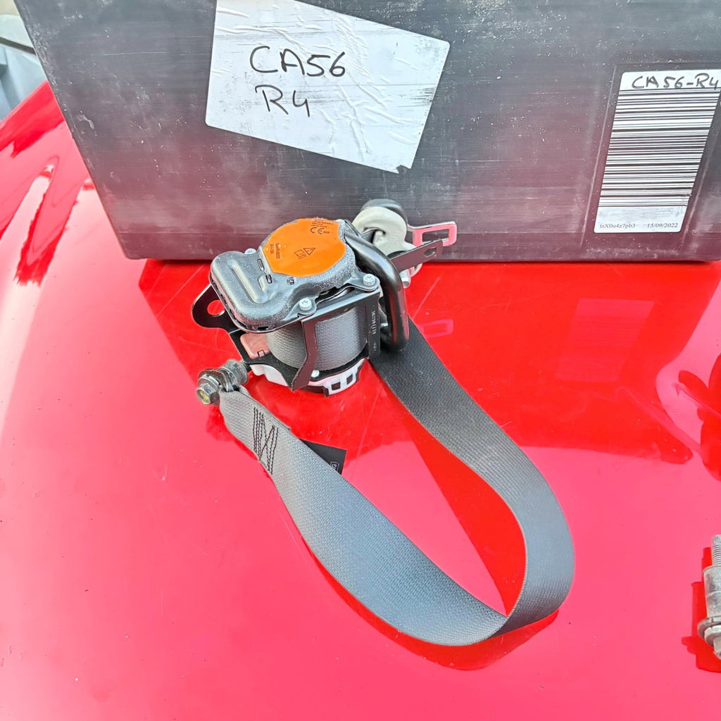 Nissan Navara 2015-Seatbelt