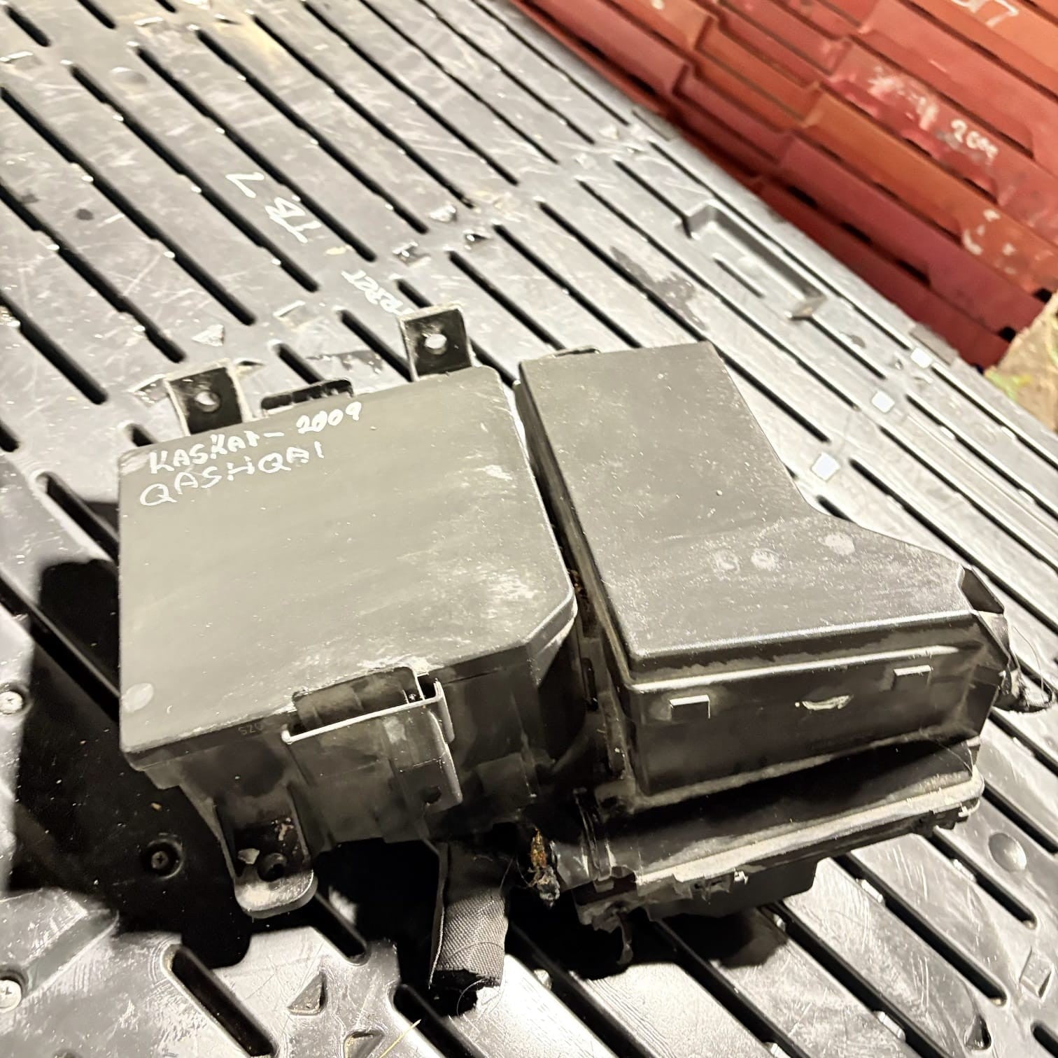 2009 NISSAN QASHQAI FUSE BOX UNDER THE BONNET 319136024 24383JD00A
