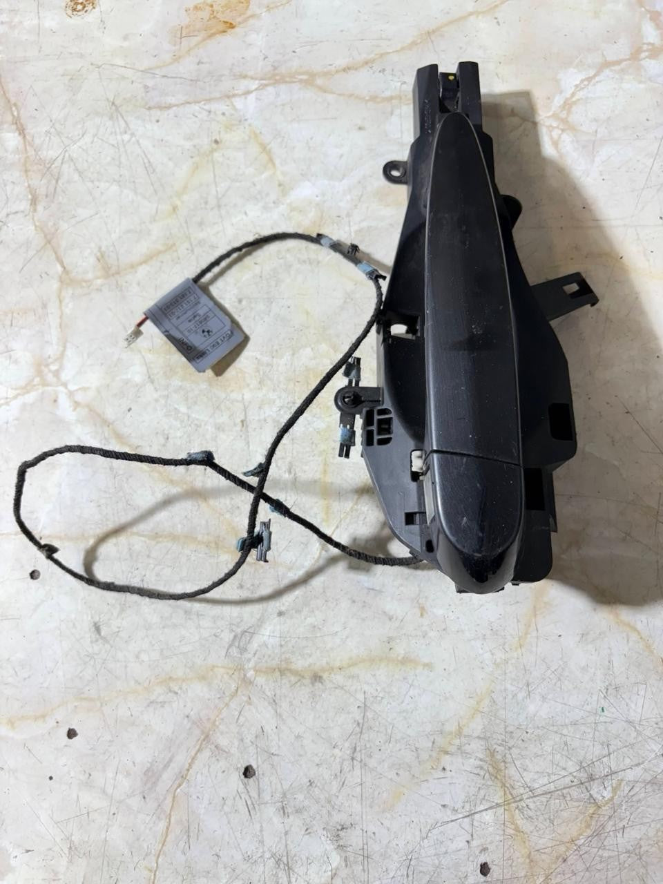 BMW 320D 2011 DOOR HANDLE EXTERIOR NEAR FRONT SIDE