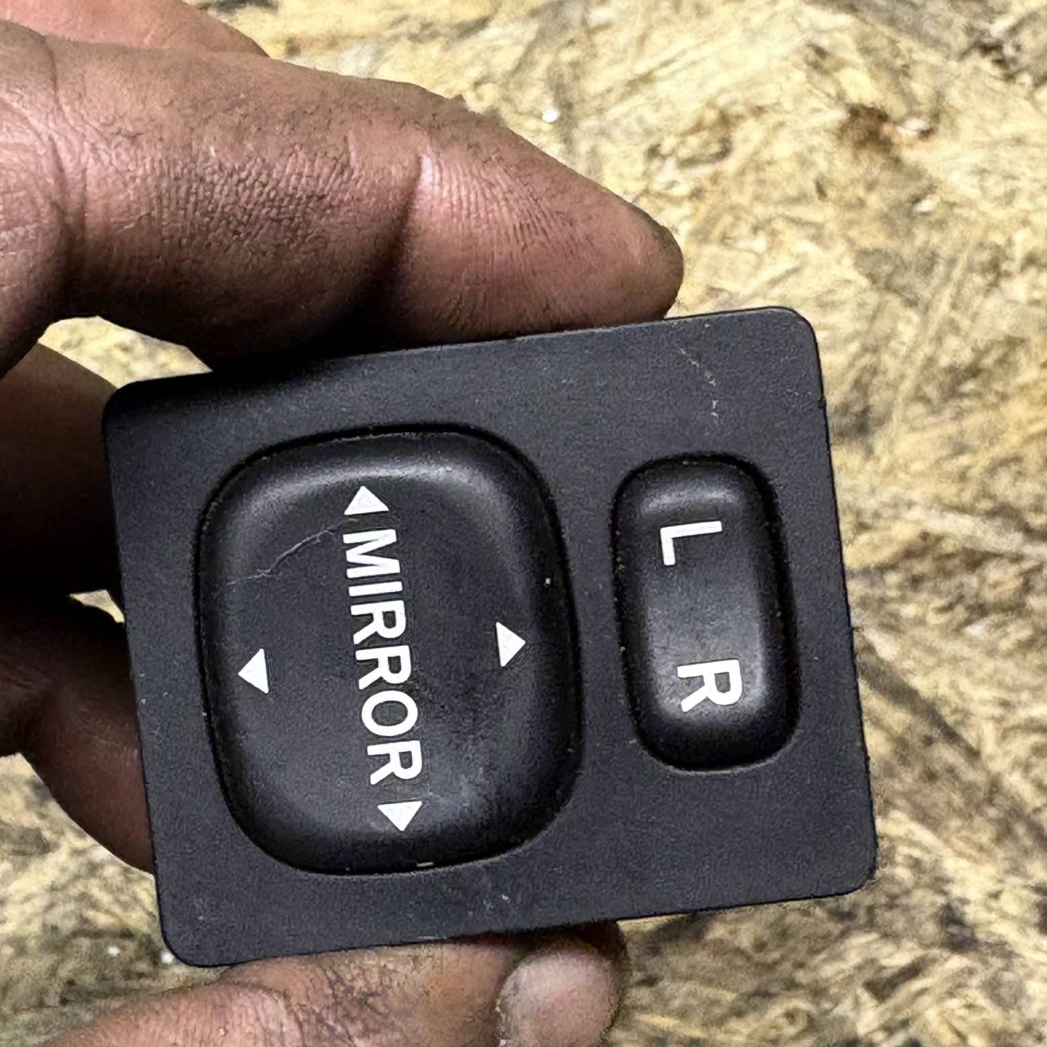 TOYOTA YARIS MK2 WING MIRROR CONTROL SWITCH BUTTON ADJUSTER 769746E