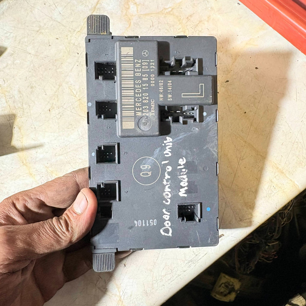 MERCEDES C CLASS C200 LEFT FRONT DOOR CONTROL MODULE A 203 820 15 85