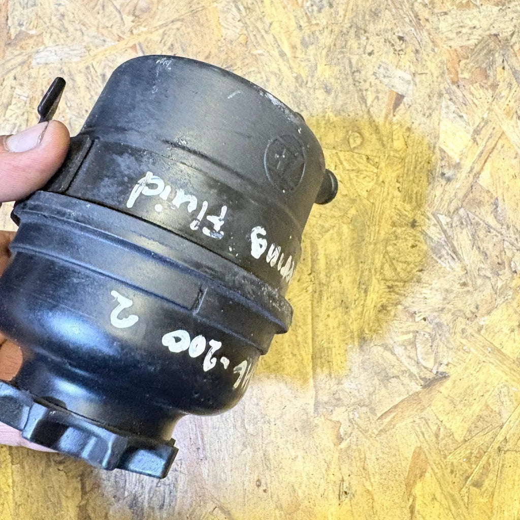 Mercedes ML W163 97-05 C W203 00-08 E W211 02-09 Power Steering Tank A2034600083