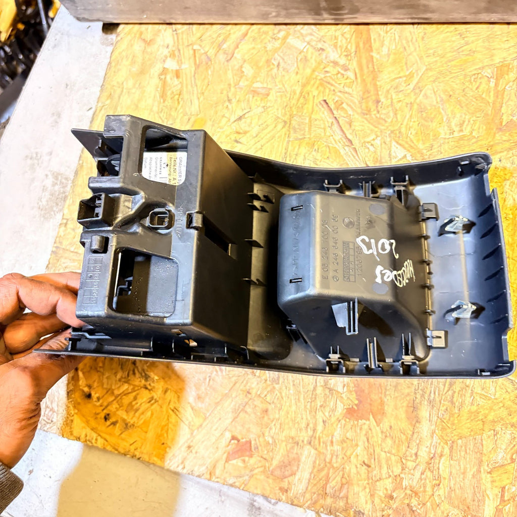 MERCEDES BENZ A-CLASS W176 2013 ASHTRAY REAR A2466460069