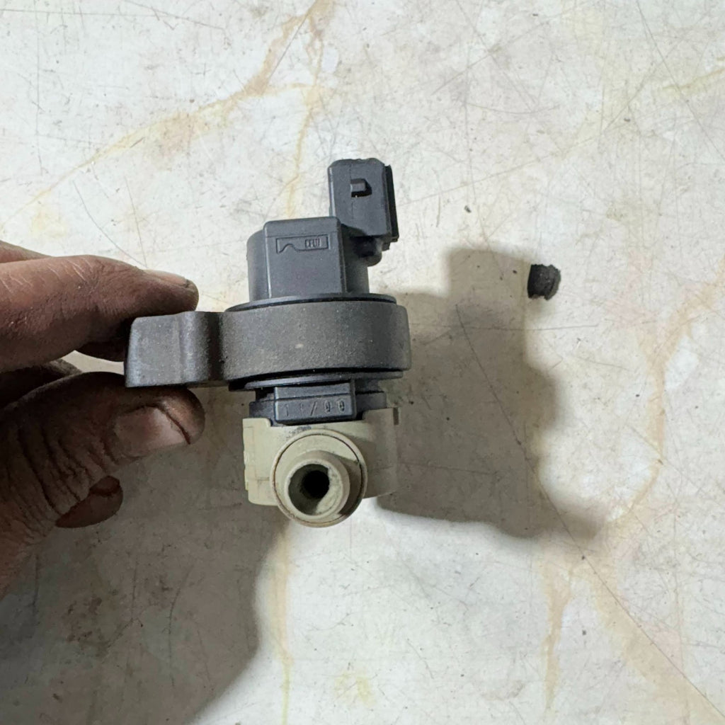 MERCEDES FUEL PETROLREGENERATION PURGE VALVE 0004701693 2000-2002
