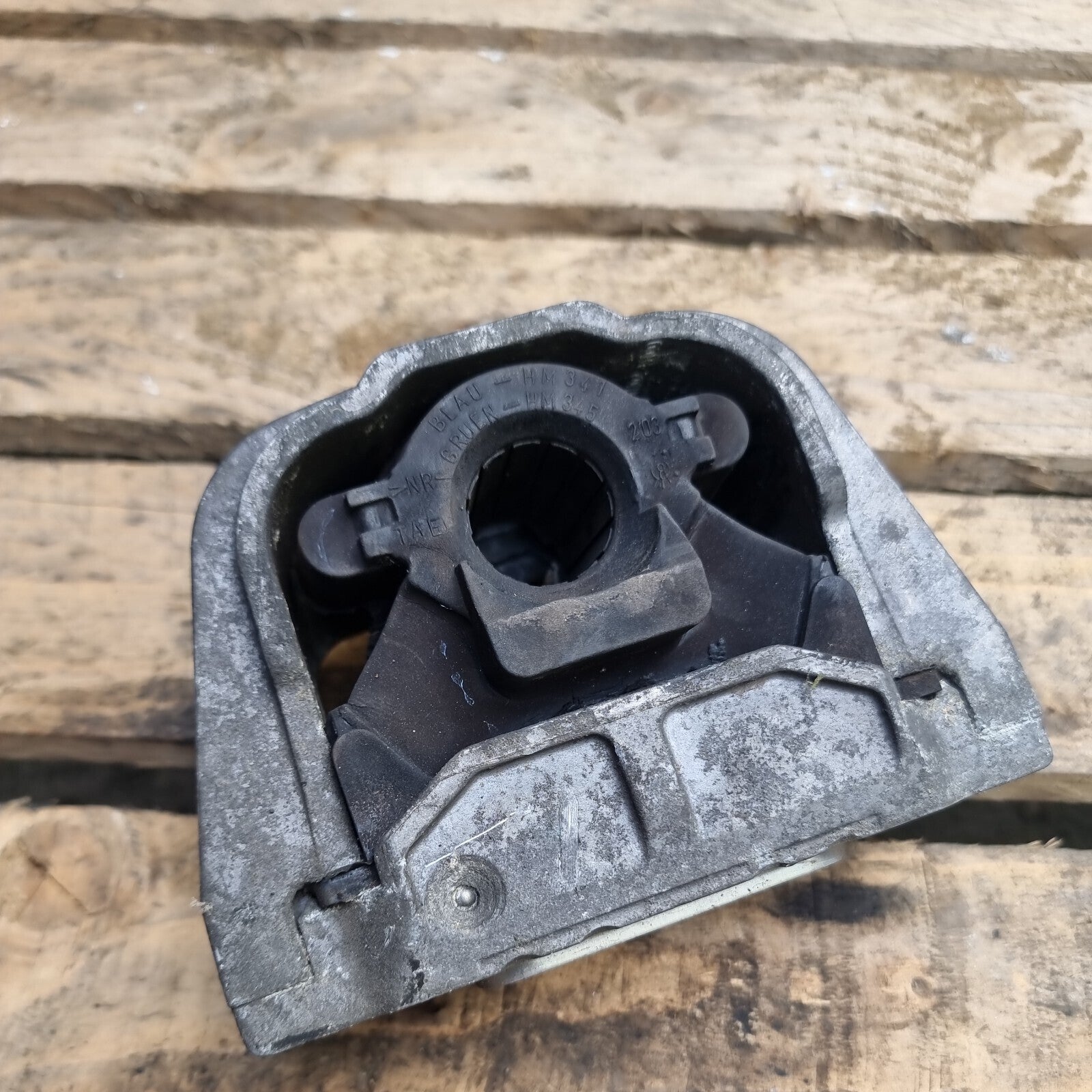 Skoda Octavia 2004-2011-Driver Right Side Engine Mount-1K0199262 (A89)