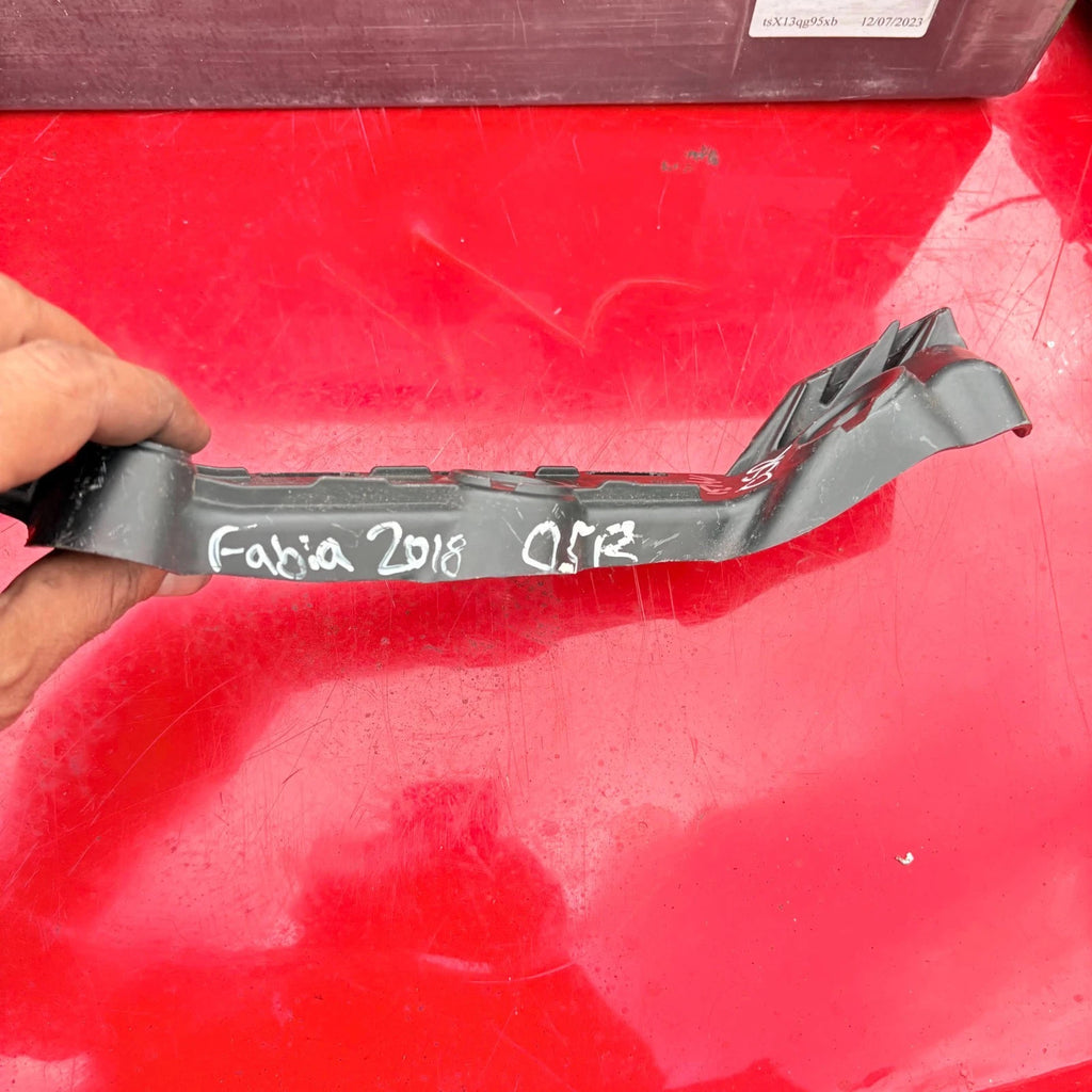 Skoda Fabia Rear Bumper Right Side Bracket 2018 6V9807394