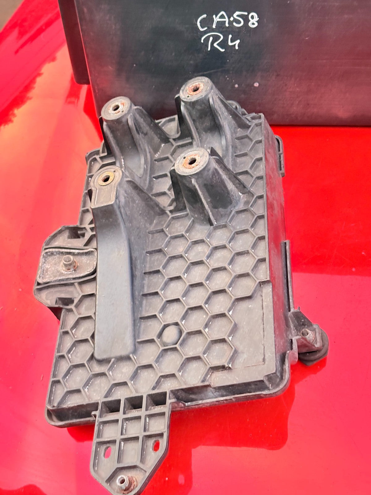 VW New Beetle Battery Tray Bracket 1Y0915333A 2002-2010 Hatch 03-10 Cabrio