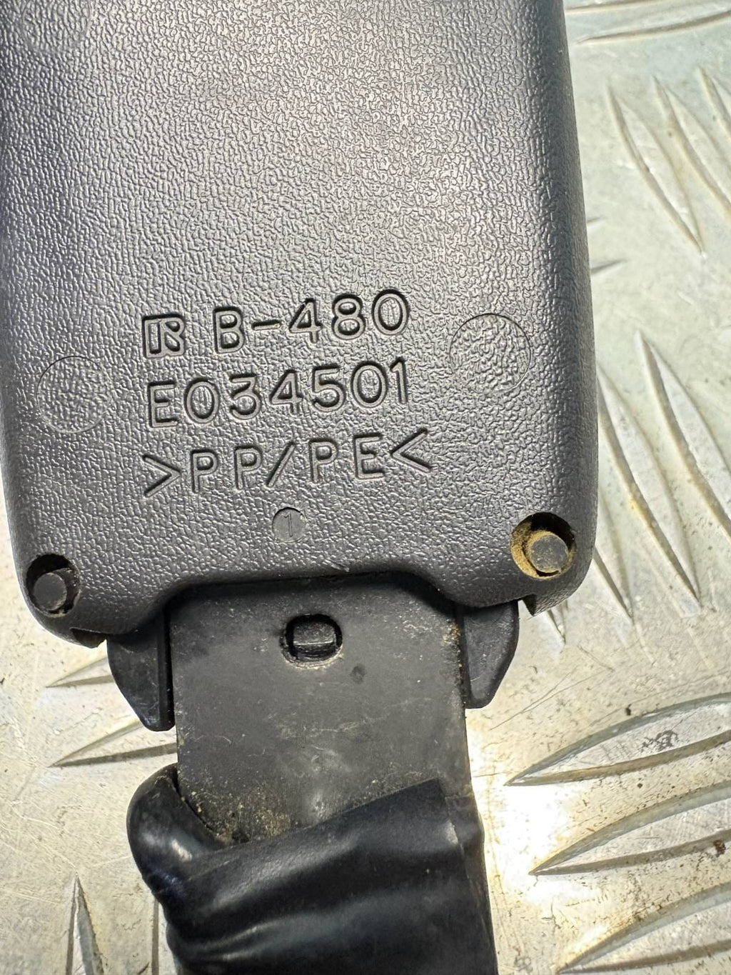 SUZUKI SWIFT 04-10 5DR HATCHBACK REAR PASSENGER SEAT BELT STALK BUCKLE E034501