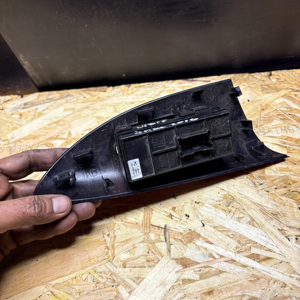 2010-2019 NISSAN JUKE PASSENGER FRONT LEFT SIDE WINDOW SWITCH 25411-1KA5A