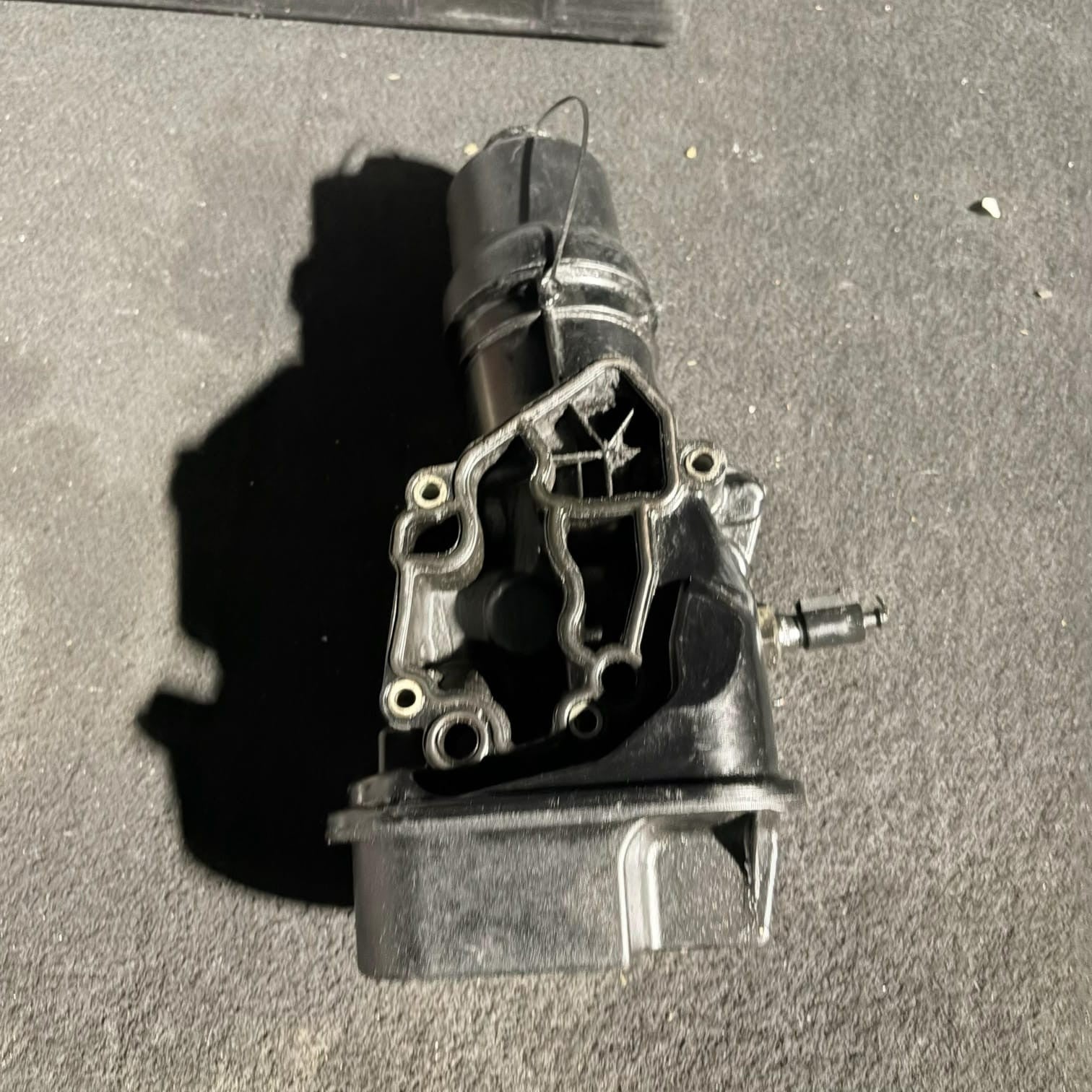 Skoda Golf Octavia Mk2 (1Z) 2004 Petrol oil filter mounting bracket 6740273316