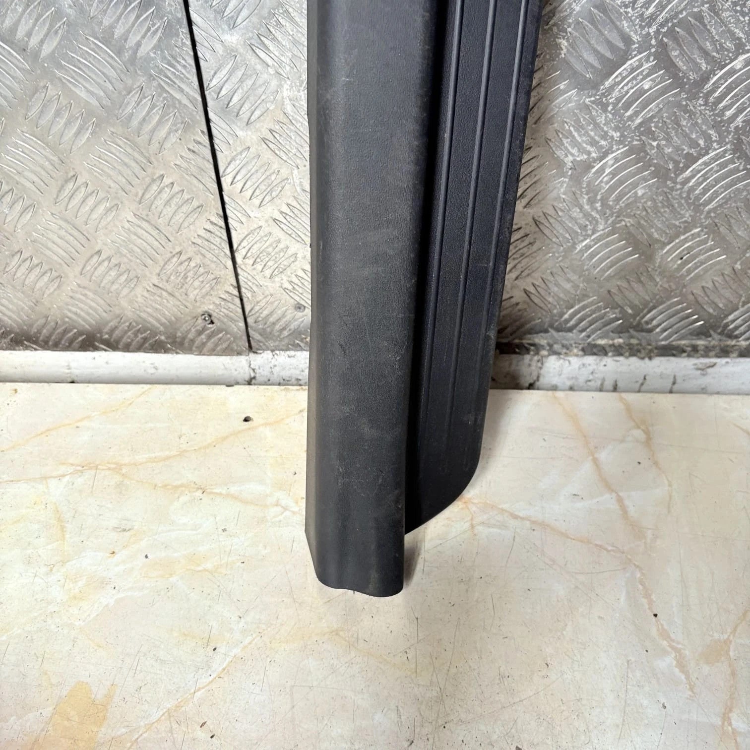 KIA CEED 2010 DRIVER FRONT DOOR INTERIOR SILL SCUFF COVER TRIM 85874-1H300